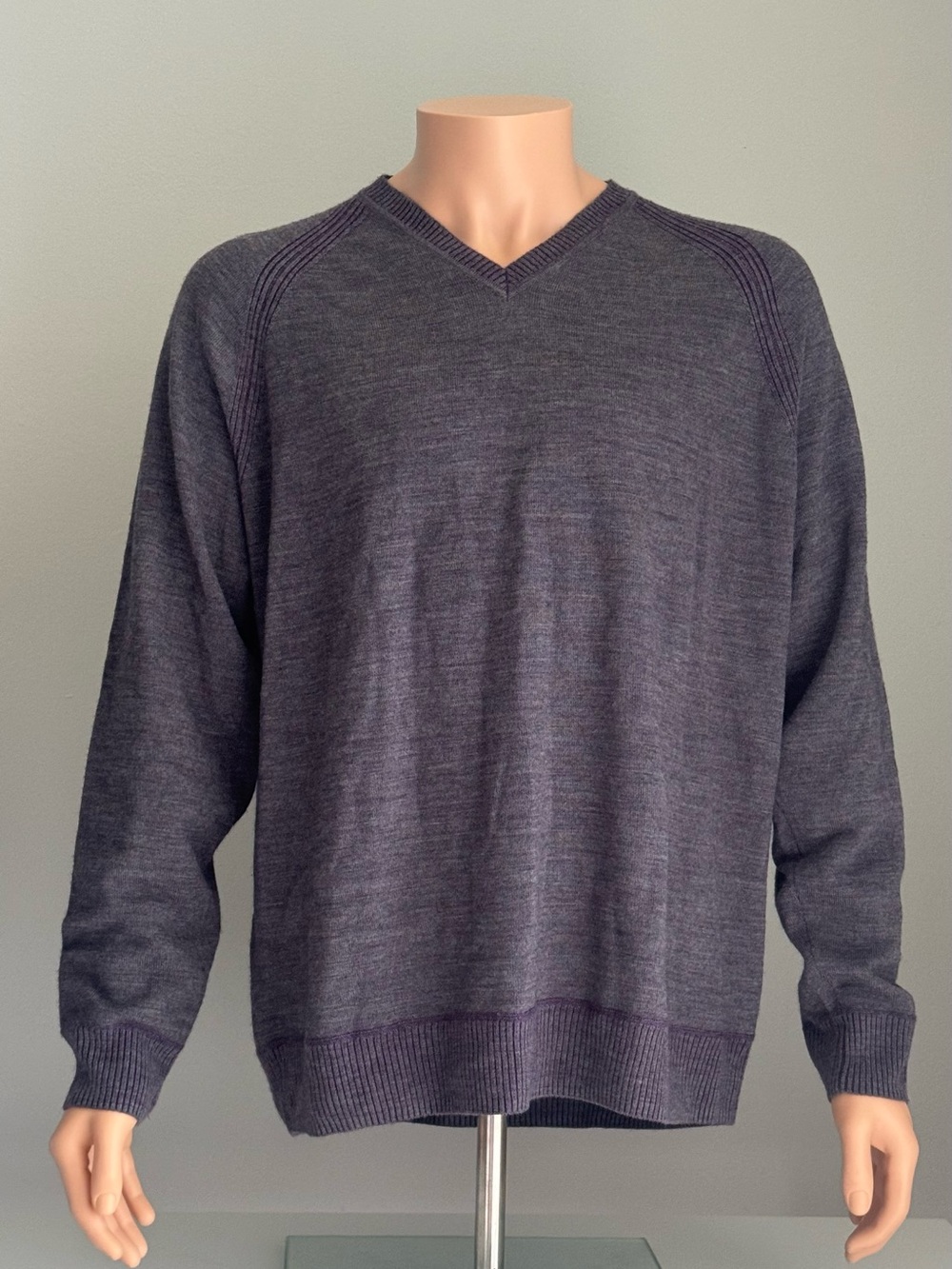 Robert Graham Men's V-Neck Charcoal Sweater